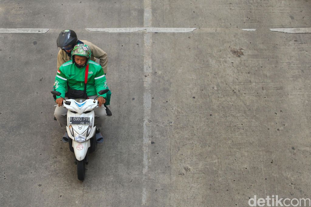 PSBB Jakarta berakhir esok hari, namun belum ada tanda-tanda aturan baru terkait ojek online untuk mengangkut penumpang. Saat ini Ojol hanya boleh mengantar barang.