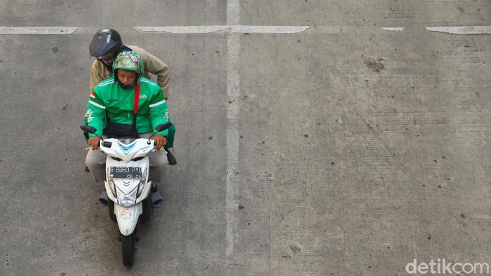PSBB Jakarta berakhir esok hari, namun belum ada tanda-tanda aturan baru terkait ojek online untuk mengangkut penumpang. Saat ini Ojol hanya boleh mengantar barang.