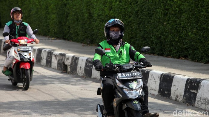 PSBB Jakarta berakhir esok hari, namun belum ada tanda-tanda aturan baru terkait ojek online untuk mengangkut penumpang. Saat ini Ojol hanya boleh mengantar barang.