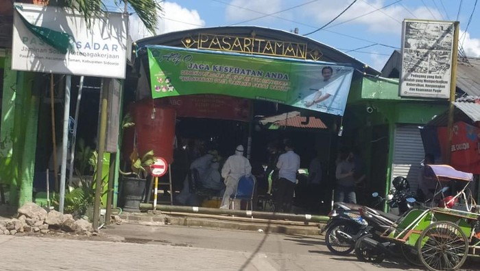 pedagang pasar sepanjang memilih tutup daripada rapid test