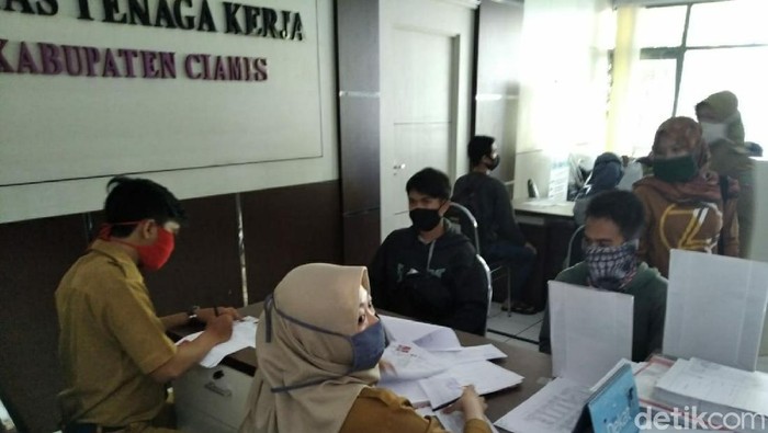 Pemohon kartu pencari kerja di Ciamis tetap tinggi meski di masa pandemi Corona