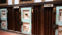 Traveler dapat melihat bagian dalam penjara, termasuk ruang-ruang tahanan dan gambaran tentang aktivitas tahanan di museum ini. Selain itu ada juga mannequin tahanan yang akan menambah kesan nyata ketika traveler masuk ke dalamnya. (Foto: kangoku.jp)