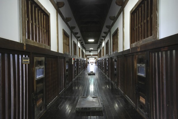 Penjara ini sempat terbakar pada tahun 1906. Kemudian mengalami beberapa kali renovasi sebelum pada akhirnya di tahun 1983 sebagian penjara dijadikan museum. (Foto: kangoku.jp) Penjara ini sempat terbakar pada tahun 1906. Kemudian mengalami beberapa kali renovasi sebelum pada akhirnya di tahun 1983 sebagian penjara dijadikan museum. (Foto: kangoku.jp)