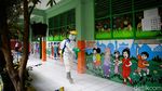 Penyemprotan Disinfektan di SDN 01 Tangerang