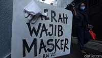 Dilansir dari CNN Indonesia, Wakil Wali Kota Jakarta Selatan Isnawa Adji mengatakan kebijakan baru yang sedang dirumuskan Pemprov DKI tersebut bernama Pembatasan Sosial Berskala Lokal (PSBL). Wilayah yang menjadi zona merah Covid-19 akan dikarantina dan dipantau ketat.