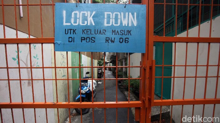 PSBB Segera Berakhir, Jakarta Bersiap Terapkan PSBL Tingkat RW Penerapan PSBB di Jakarta akan berakhir pada 4 Juni esok. Pemprov DKI pun akan terapkan Pembatasan Sosial Berskala Lokal (PSBL) di kawasan zona merah COVID-19.