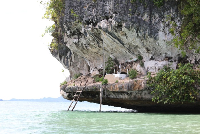 Pulau Ota makam putri duyung di Fakfak