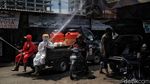 Sambut New Normal, Pasar Mobil Kemayoran Disemprot Disinfektan