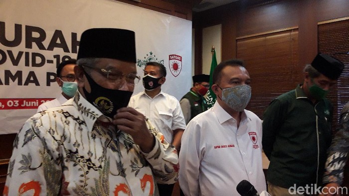Satgas COVID-19 DPR RI menyambangi kantor PBNU (M Ilman Nafian/detikcom)