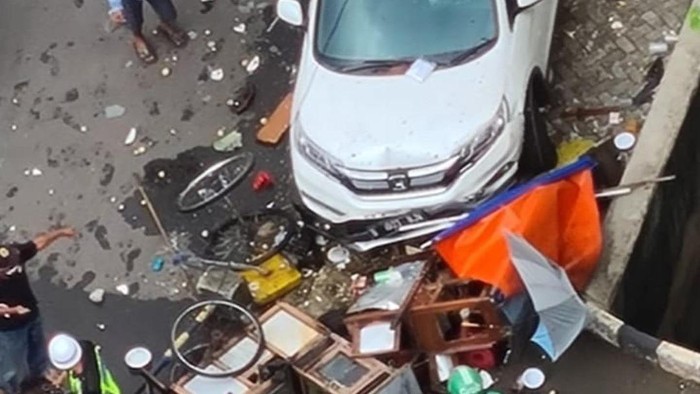 Sopir Ngantuk, Penyebab Mobil Tabrak Gerobak Bakso-Soto di Casablanca