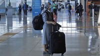 Para turis Eropa yang tiba di Italia tidak akan diminta untuk mengisolasi diri, kecuali mereka baru saja bepergian dari benua lain. AP Photo/Alessandra Tarantino.