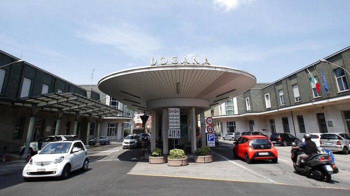 Italia izinkan turis asing dari Eropa masuk ke negaranya usai lockdown Corona. Masuknya para turis diharapkan dapat tingkatkan geliat pariwisata negara itu.