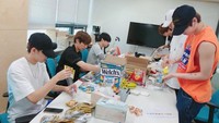 Debut pada 2016 lalu, perjalanan karir Victon tak begitu mulus. Baru sekitar tahun kemarin nama mereka mulai dikenal publik setelah 2 anggotanya mengikuti ajang pencarian bakat Produce X 101. Walaupun begitu, mereka tetap sayang dengan penggemar setianya seperti membungkuskan makanan ringan untuk mereka. Foto: Istimewa