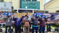 Massa beraksi di PN Jakarta Utara, Kamis (4/6/2020).