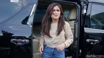 Ayu Ting Ting Tampil dengan Jeans Robek, Kece?
