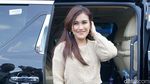 Ayu Ting Ting Tampil dengan Jeans Robek, Kece?