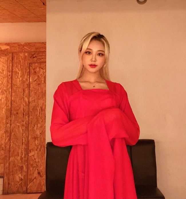 Komentar kasar dari banyaknya netizen Malaysia tentu menyakiti sang artis K-pop hingga membuat So Young secara langsung membuat pengumuman di media sosialnya. Ia pun meminta agar orang-orang Malaysia berhenti untuk berkomentar yang tak baik tentang namanya. Foto: Instagram @babi_fly