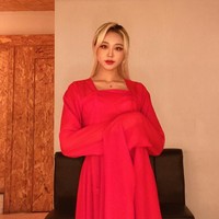 Komentar kasar dari banyaknya netizen Malaysia tentu menyakiti sang artis K-pop hingga membuat So Young secara langsung membuat pengumuman di media sosialnya. Ia pun meminta agar orang-orang Malaysia berhenti untuk berkomentar yang tak baik tentang namanya. Foto: Instagram @babi_fly