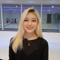 Penyanyi Korea Selatan So Young jadi sorotan karena memiliki nama panggung ‘Babi Fly’. Memanggil nama seseorang Babi adalah penghinaan di Malaysia. Foto: Instagram @babi_fly