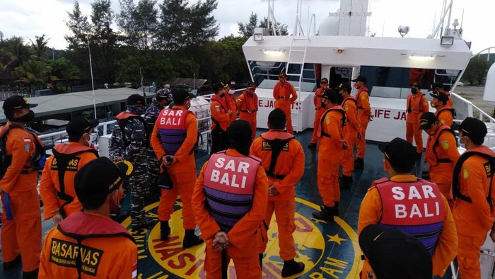 Basarnas Bali mencari kapal kargo yang hilang kontak.