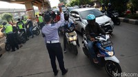 Pemeriksaan diperketat karena sejumlah perusahaan swasta sudah kembali aktif bekerja.
