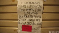 Toko-toko di dalam pasar ini pun diminta untuk libur dan hingga kini nasibnya belum berubah.