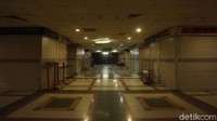 Kerugian akibat tutupnya pasar pun dinilai sangat besar. Tutupnya pasar Tanah Abang tentu memukul pemasukan bagi para penjual, pengecer, hingga jasa porter alias kuli panggul. Angin segar dari kebijakan new normal tentu sangat ditunggu-tunggu bagi para pegiat pasar agar roda ekonomi kembali berputar, meski tetap harus waspada dengan Corona.