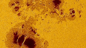 Baru-baru ini, NASA mengidentifikasi bintik-bintik Matahari baru di permukaan Matahari dan semburan Matahari terbesar sejak 2017. NASA mengatakan ini bisa menjadi tanda bahwa bintang kita baru terbangun dari tidur panjang. Foto: Paul Andrew via Daily Mail