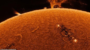 Massa Matahari yang sangat besar, artinya gravitasi dan magnetisme memiliki dampak yang sangat besar terhadapnya dan interaksi kekuatan-kekuatan ini, serta kekuatan ekstrusi fusi nuklir menggerakkan permukaannya yang tampak berapi-api. Foto: Paul Andrew via Daily Mail