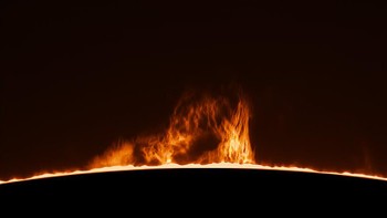 Andrew menyebutkan, waktu terbaik untuk mengambil gambar Matahari adalah saat musim panas, yakni ketika Matahari berada di posisi yang tinggi di langit, relatif terhalang oleh awan dan terlihat lebih lama. Foto: Paul Andrew via Daily Mail