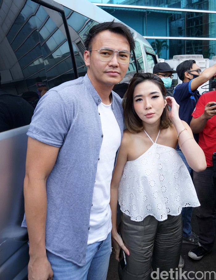 Gisel Gisel dan Wijin saat ditemui di studio Trans TV.