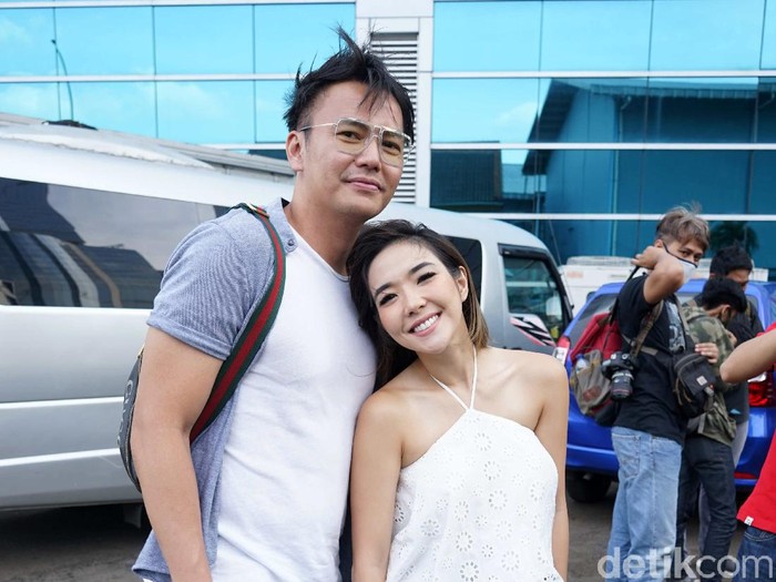 Gisel Gisel dan Wijin saat ditemui di studio Trans TV.