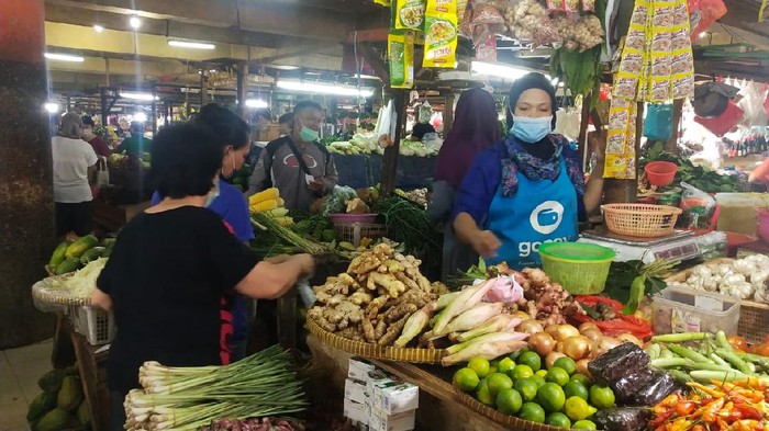 Hari Terakhir PSBB, Protokol Kesehatan di Pasar Makin Diperketat