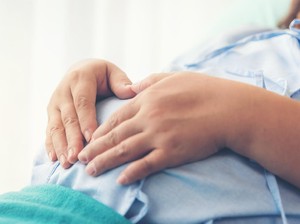 Cerita Bumil Melahirkan di Taksi Online, Kontraksi saat Ingin Kontrol ke RS