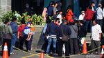 Jelang New Normal Kota Bekasi, Warga Membludak di SIM Keliling