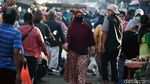 Jelang New Normal Pasar di Bekasi Tetap Ramai