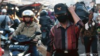 Pemerintah juga sudah menyusun skenario tahapan untuk menerapkan new normal di Indonesia.