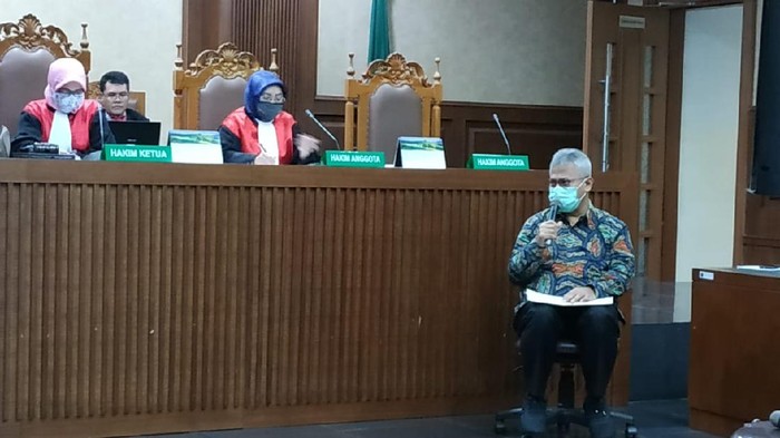 Ketua KPU Arief Budiman bersaksi di sidang kasus suap PAW