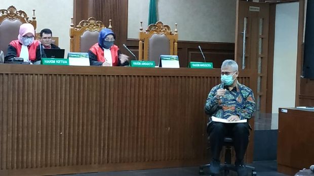 Ketua KPU Arief Budiman bersaksi di sidang kasus suap PAW