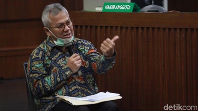 Ketua KPU Bersaksi di Sidang Suap PAW Anggota DPR