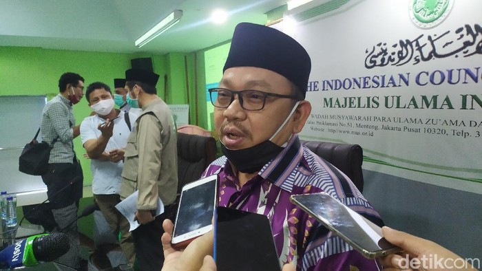 Ketua Umum MUI DKI Munahar Muchtar