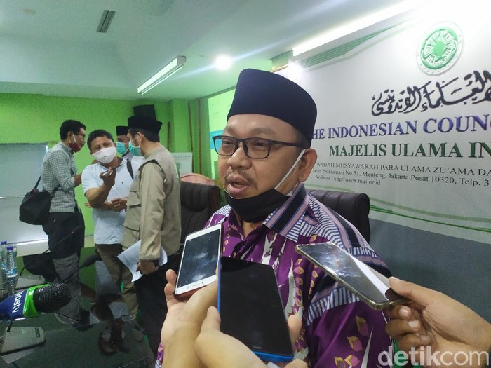 Ketua Umum MUI DKI Munahar Muchtar
