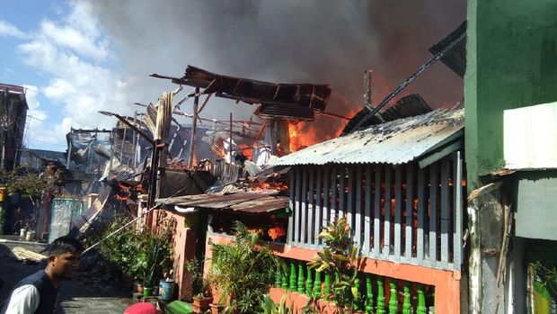Kebakaran menghanguskan 7 rumah di Makassar, Sulsel, Kamis (4/6/2020).