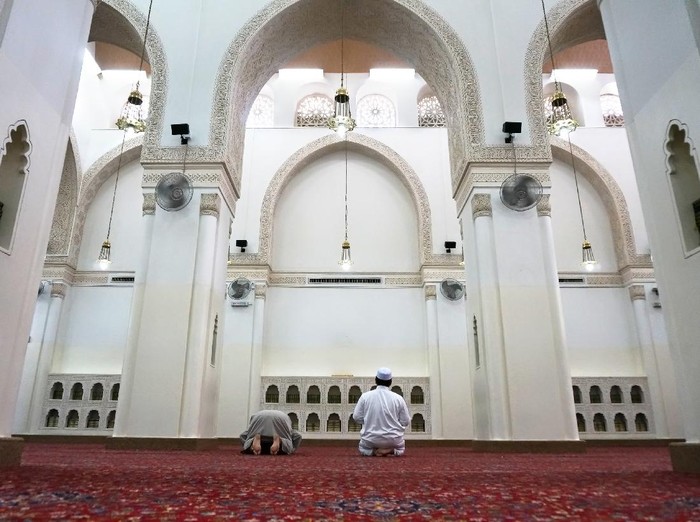 Masjid Qibalatin di Medinah, Arab Saudi. Masjid ini memiliki dua kiblat.