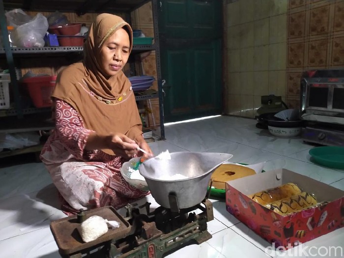 Menabung 9 Tahun dari Jualan Kue, Jemaah Haji di Mojokerto Ini Kecewa Batal Berangkat