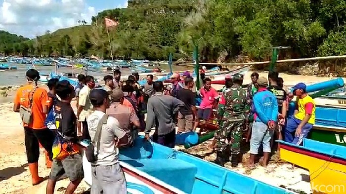 nelayan pacitan hilang terbawa ombak