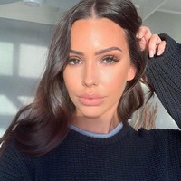 Aku awalnya merasa tidak berdaya dan sangat sendirian. Syok menjalar ke seluruh tubuh. Aku mulai menginvestigasi seperti apa orang yang berpikir seperti itu, dan menulis pesan itu, ucap Paige, seperti dikutip dari Daily Star.  Foto: Instagram @ paigewoolen