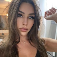 Menurutnya, ada seorang hacker yang tengah mengincarnya dan mengancam akan membobol foto dan video tanpa busananya jika Paige tidak membuka blokir Instagram pria tersebut.  Foto: Instagram @paigewoolen