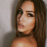 Tak hanya ancaman pemerkosaannya, model bikini tersebut pun diancam akan disebarkan video panasnya.  Foto: Instagram @paigewoolen