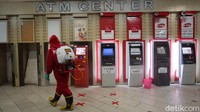 Camat Tanah Abang M Yasin menuturkan penyemprotan disinfektan ini dilakukan rutin setiap minggunya. Dia belum dapat memastikan kapan Pasar Tanah Abang akan kembali dibuka.